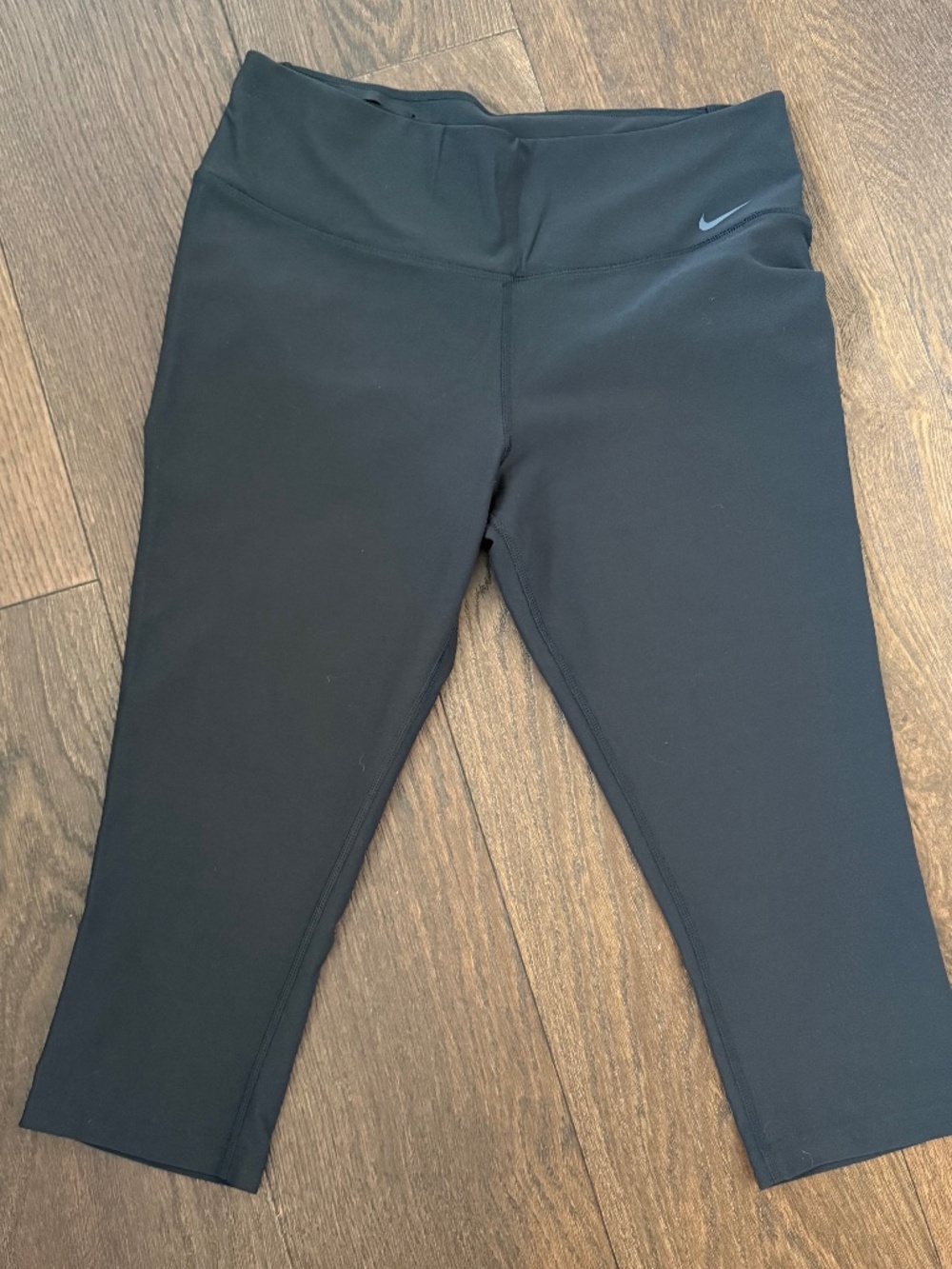 Nike Dri-FIT Black Cropped Leggings Women’s Large